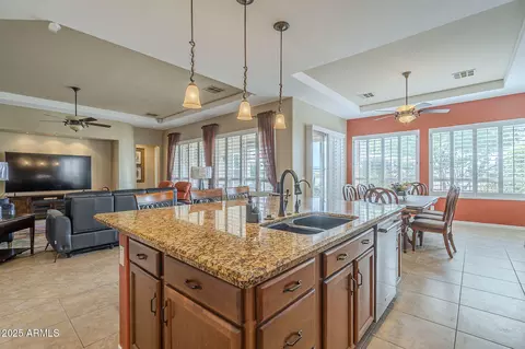 Kitchen - 4497 E Ficus Way, Gilbert, AZ 85298 photo 8 of 10