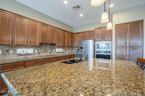Kitchen - 4497 E Ficus Way, Gilbert, AZ 85298 photo 2 of 10