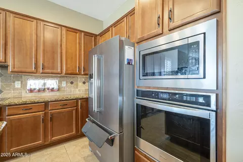 Kitchen - 4497 E Ficus Way, Gilbert, AZ 85298 photo 7 of 10