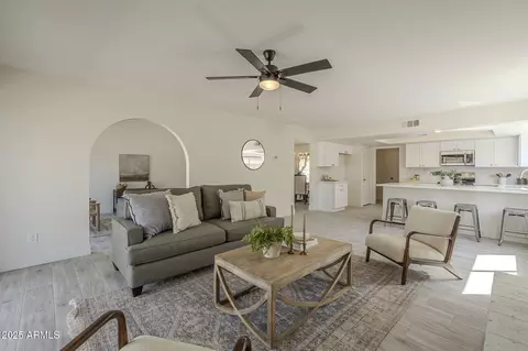 5736 W Shangri La Rd, Glendale, AZ 85304