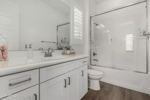 Bath - 3749 E Sagebrush St, Gilbert, AZ 85296 photo 1 of 8