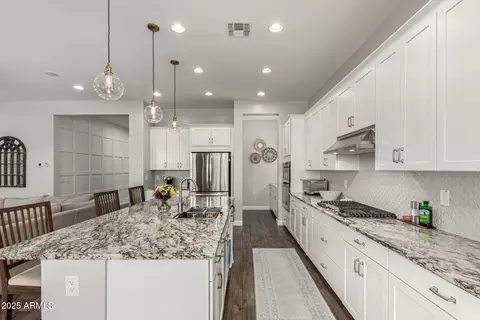Kitchen - 2900 E Spring Wheat Ln, Gilbert, AZ 85296 photo 3 of 4