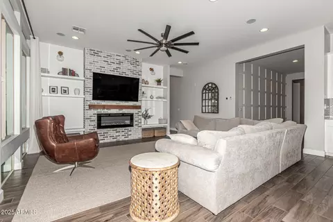 Living - 2900 E Spring Wheat Ln, Gilbert, AZ 85296 photo 2 of 3