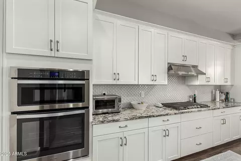 Kitchen - 2900 E Spring Wheat Ln, Gilbert, AZ 85296 photo 4 of 4