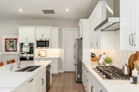 1290 E Lodgepole Ct, Gilbert, AZ 85298