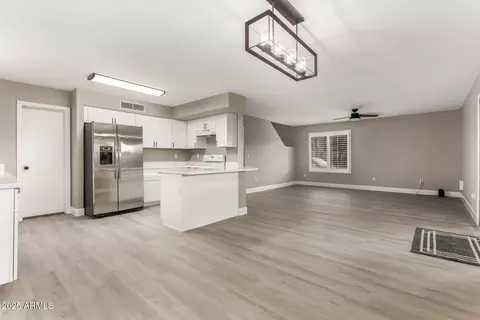 4002 E Melinda Ln, Phoenix, AZ 85050 photo 12