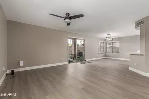 4002 E Melinda Ln, Phoenix, AZ 85050 photo 9