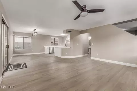 4002 E Melinda Ln, Phoenix, AZ 85050 photo 10