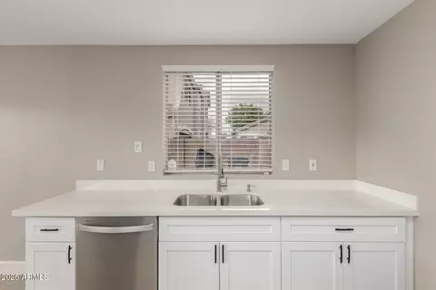 4002 E Melinda Ln, Phoenix, AZ 85050 photo 16