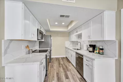 3154 E Clarendon Ave, Phoenix, AZ 85016