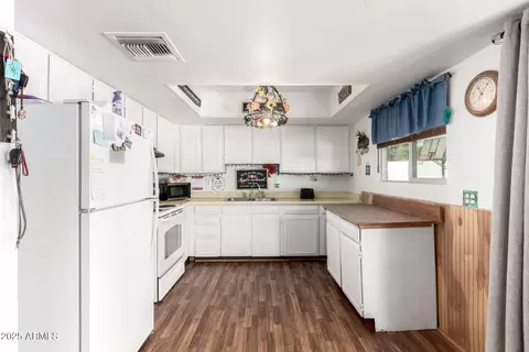 Kitchen - 809 N 95th St, Mesa, AZ 85207 photo 2 of 4
