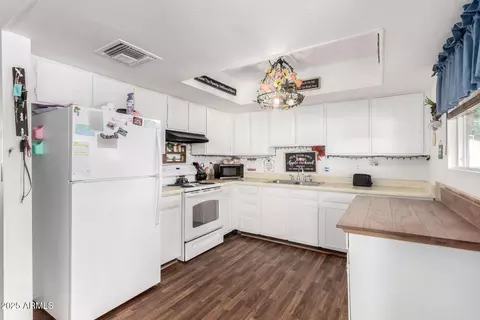 Kitchen - 809 N 95th St, Mesa, AZ 85207 photo 3 of 4