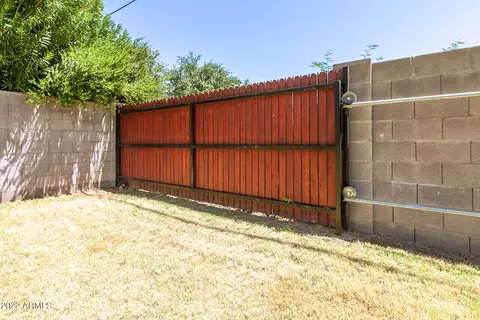 Exterior - 4713 E Cambridge Ave, Phoenix, AZ 85008 photo 8 of 10