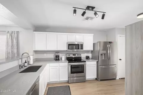 672 S Porter St, Gilbert, AZ 85296 photo 2