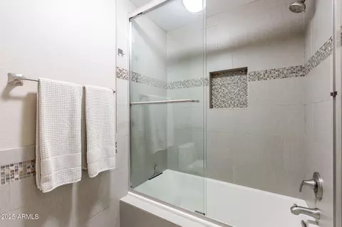 Bath - 1234 E Claire Dr, Phoenix, AZ 85022 photo 5 of 7
