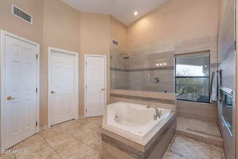 Bath - 1234 E Claire Dr, Phoenix, AZ 85022 photo 6 of 7