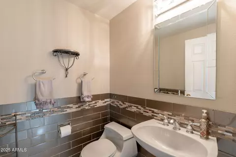 Bath - 1234 E Claire Dr, Phoenix, AZ 85022 photo 3 of 7