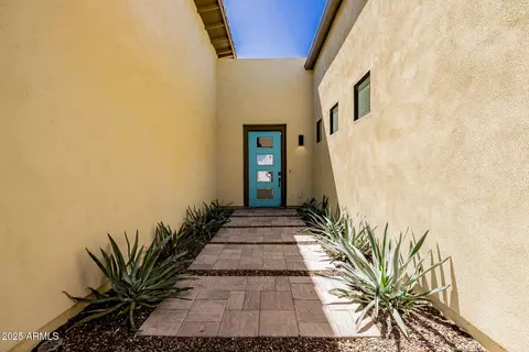 1341 E Paseo Way, Phoenix, AZ 85042 photo 4