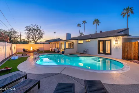 8431 E Rose Ln, Scottsdale, AZ 85250