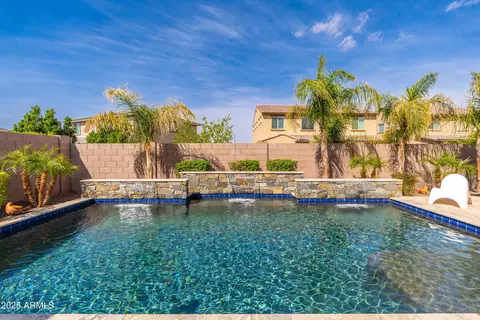 Exterior - 31020 N 5th St, Phoenix, AZ 85085 photo 7 of 11