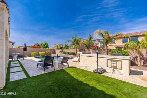 Exterior - 31020 N 5th St, Phoenix, AZ 85085 photo 9 of 11
