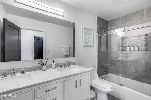 Bath - 7820 N 5th Ave, Phoenix, AZ 85021 photo 2 of 3