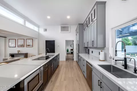 Kitchen - 7820 N 5th Ave, Phoenix, AZ 85021 photo 4 of 7