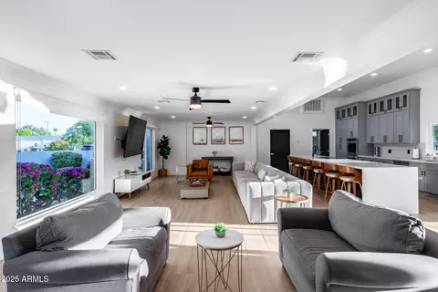 Living - 7820 N 5th Ave, Phoenix, AZ 85021 photo 3 of 6