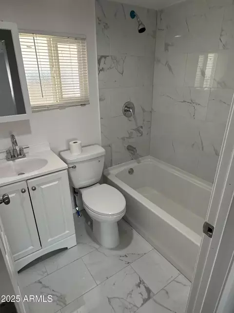 2027 E Michelle Dr, Phoenix, AZ 85022 photo 4