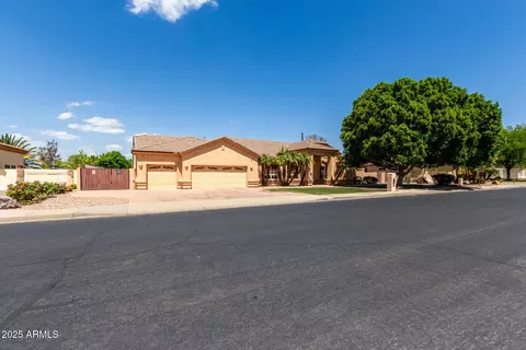 2528 N Ashbrook Cir, Mesa, AZ 85213