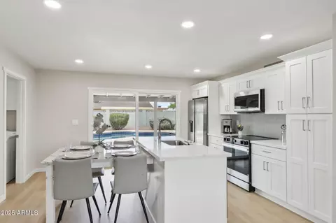 6914 W Canterbury Dr, Peoria, AZ 85345