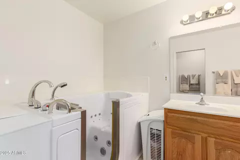 Bath - 11546 E Kilarea Ave, Mesa, AZ 85209 photo 2 of 5