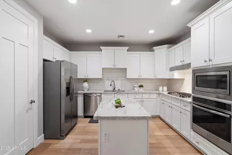 6 E Laurie Ln, Phoenix, AZ 85020 photo 9
