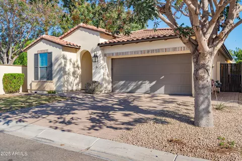 6 E Laurie Ln, Phoenix, AZ 85020