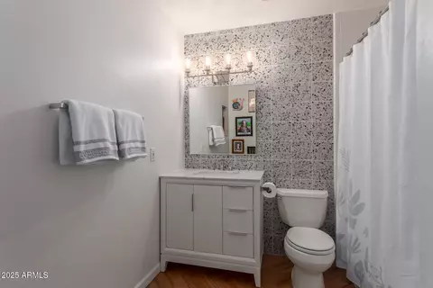 Bath - 8129 N 17th Dr, Phoenix, AZ 85021 photo 2 of 2