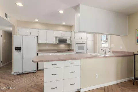 Kitchen - 8129 N 17th Dr, Phoenix, AZ 85021 photo 2 of 3