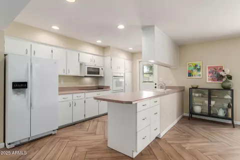 Kitchen - 8129 N 17th Dr, Phoenix, AZ 85021 photo 1 of 3