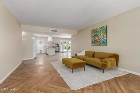 Living - 8129 N 17th Dr, Phoenix, AZ 85021 photo 2 of 3
