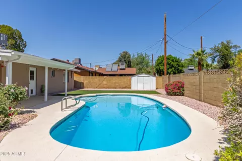Exterior - 8129 N 17th Dr, Phoenix, AZ 85021 photo 6 of 7