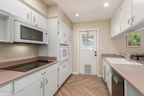 Kitchen - 8129 N 17th Dr, Phoenix, AZ 85021 photo 3 of 3