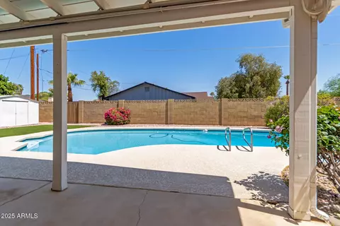 Exterior - 8129 N 17th Dr, Phoenix, AZ 85021 photo 4 of 7