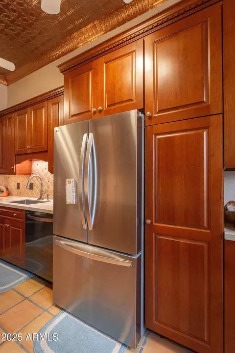 Kitchen - 4318 N 29th Way, Phoenix, AZ 85016 photo 8 of 10