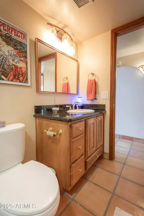 Bath - 4318 N 29th Way, Phoenix, AZ 85016 photo 5 of 5
