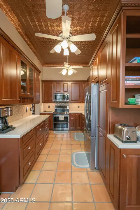 Kitchen - 4318 N 29th Way, Phoenix, AZ 85016 photo 6 of 10