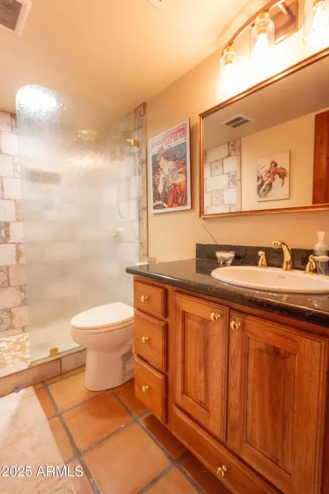 Bath - 4318 N 29th Way, Phoenix, AZ 85016 photo 3 of 5