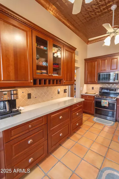 Kitchen - 4318 N 29th Way, Phoenix, AZ 85016 photo 9 of 10