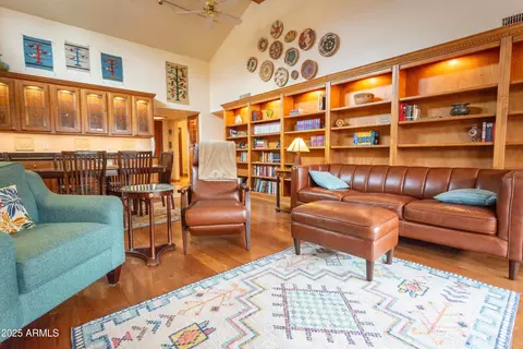 Living - 4318 N 29th Way, Phoenix, AZ 85016 photo 2 of 4