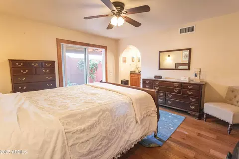 Bedroom - 4318 N 29th Way, Phoenix, AZ 85016 photo 2 of 7