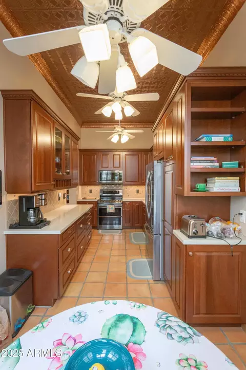 Kitchen - 4318 N 29th Way, Phoenix, AZ 85016 photo 7 of 10