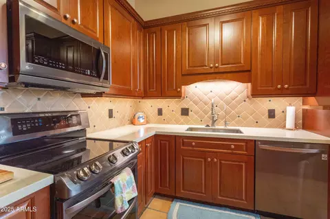 Kitchen - 4318 N 29th Way, Phoenix, AZ 85016 photo 3 of 10